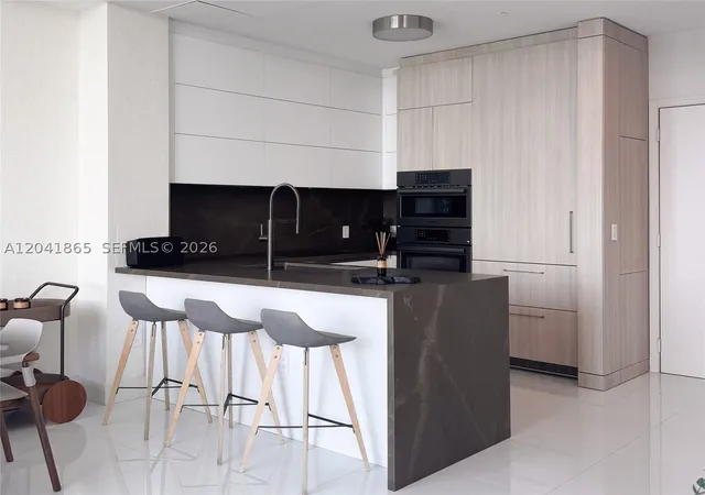 Listing Photo 4 - Condo for sale in building located at 950 Brickell Bay Dr, Miami, FL 33131 - Unit #5608