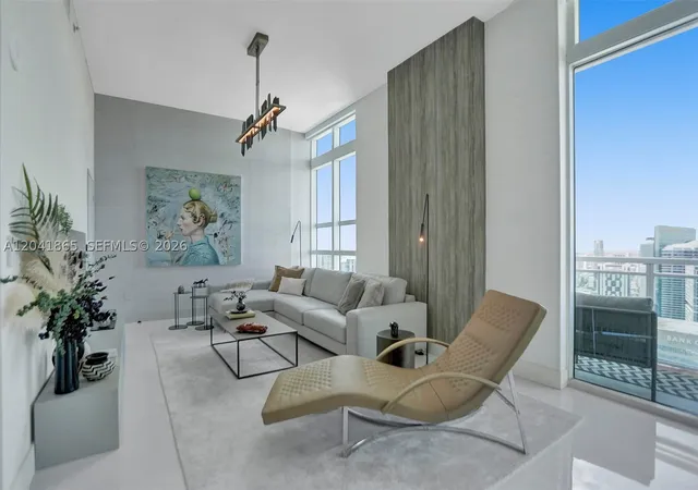 Listing Photo 5 - Condo for sale in building located at 950 Brickell Bay Dr, Miami, FL 33131 - Unit #5608