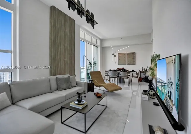 Listing Photo 2 - Condo for sale in building located at 950 Brickell Bay Dr, Miami, FL 33131 - Unit #5608