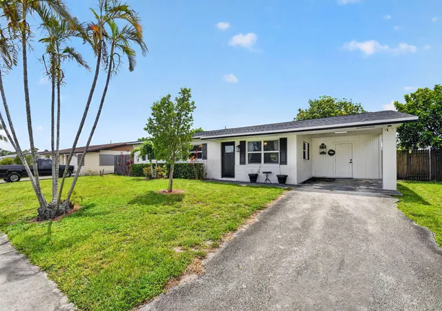 3rd image of 445 Palo Alto Dr, Palm Springs, FL 33461 | MLS# B26045504