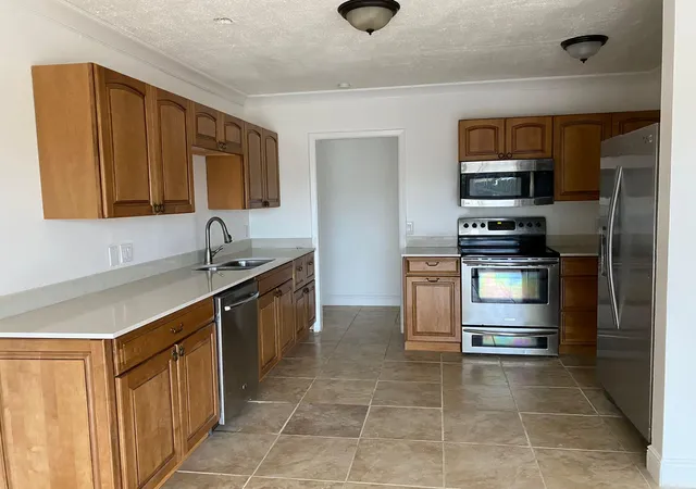 3rd image of 18 Andros Rd, Palm Springs, FL 33461 | MLS# B26045513