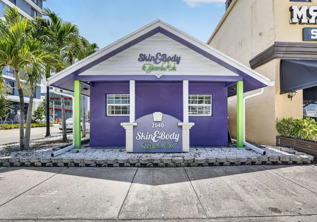 Homes for sale in Hollywood, FL | 2040 Polk St, Hollywood, FL 33020 | MLS# B26045526