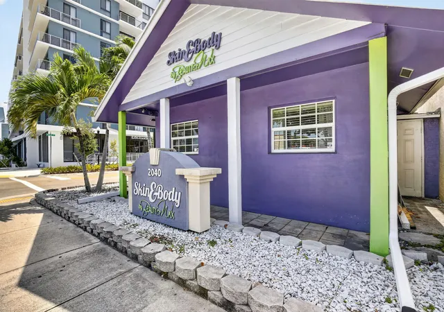 Homes for sale in Hollywood, FL | 2040 Polk St, Hollywood, FL 33020 | MLS# B26045526