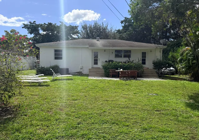 3rd image of 937 Upland, West Palm Beach, FL 33401 | MLS# B26045553
