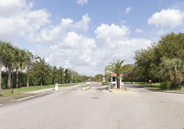 2nd image of 2851 Somerset Dr, Lauderdale Lakes, FL 33311