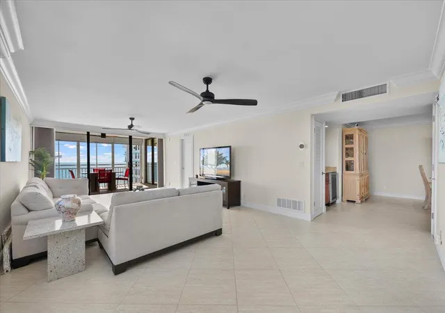 Homes for sale in Juno Beach, FL | 911 Ocean Dr, Juno Beach, FL 33408