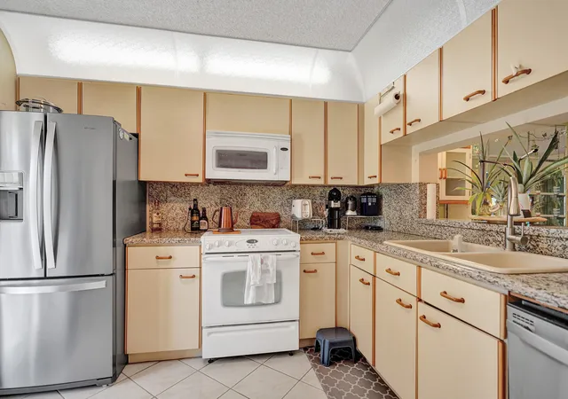 2nd image of 5201 W Club Cir #103, Boca Raton, FL 33431 | MLS# B26045677