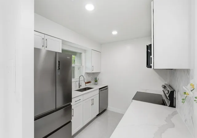Homes for sale in ,, FL | 6505 Dockside Cir, ,, FL 33463 | MLS# B26045716