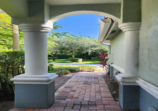 Homes for sale in Riviera Beach, FL | 2124 Oakmont Dr, Riviera Beach, FL 33404 | MLS# B26045784