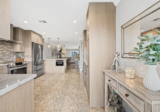3rd image of 711 N Riverside Dr, Pompano Beach, FL 33062