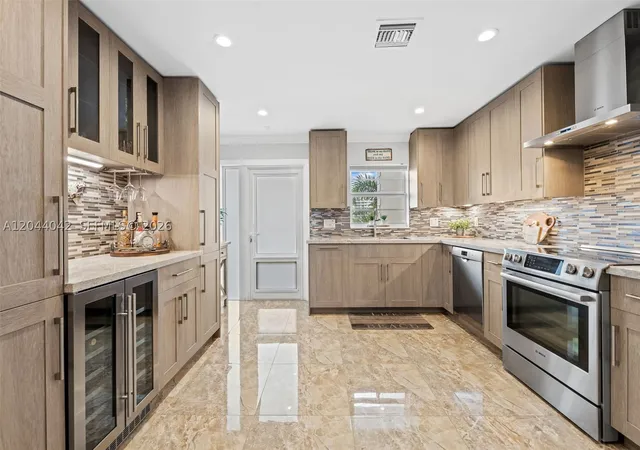 4th image of 711 N Riverside Dr, Pompano Beach, FL 33062