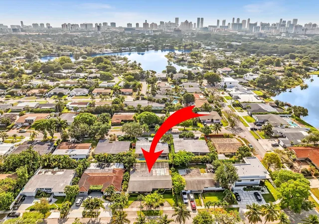 43rd image of 19321 Ne 18th Pl, Miami, FL 33179 | MLS# B26045893