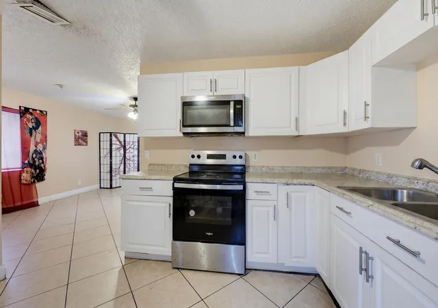Homes for sale in Riviera Beach, FL | 1525 W 17Th St, Riviera Beach, FL 33404 | MLS# B26045901