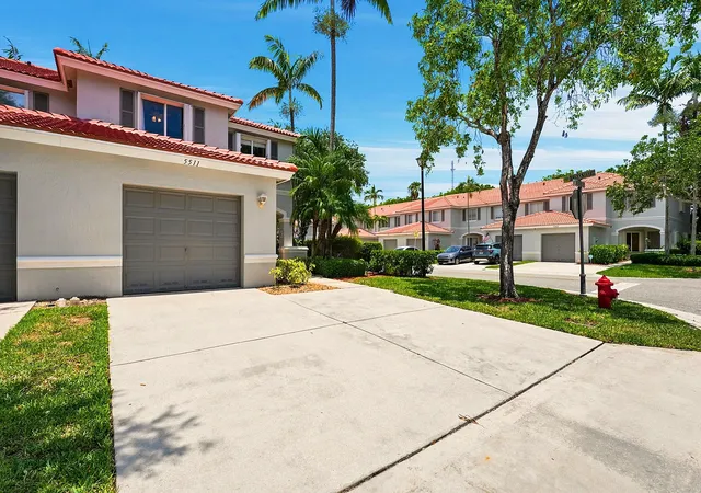 Homes for sale in Riviera Beach, FL | 5511 Crossing Rocks Ct, Riviera Beach, FL 33407 | MLS# B26045911