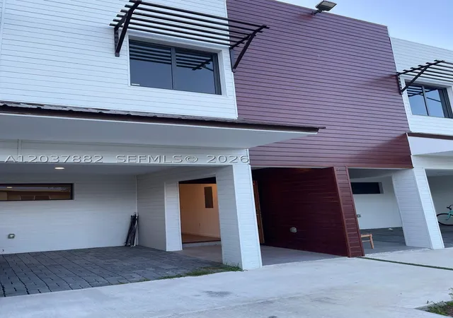 Photo 1 of Townhouse for sale at 916 Nw 8Th St #4, Florida City, FL 33034 | MLS# A12037882 | Listing updated on 2026-08-26