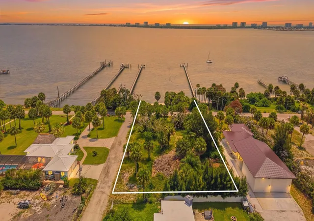 Homes for sale in Jensen Beach, FL | 12349 S Indian River Dr, Jensen Beach, FL 34957 | MLS# B26045979