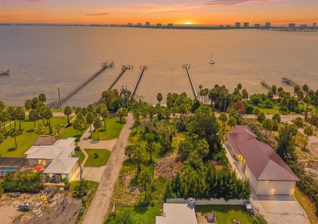 Homes for sale in Jensen Beach, FL | 12349 S Indian River Dr, Jensen Beach, FL 34957 | MLS# B26045979