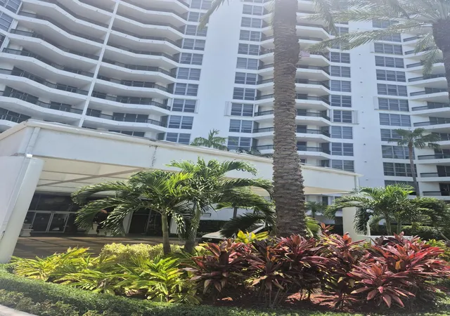 4th image of 3600 Mystic Pointe Dr #1202, Aventura, FL 33180 | MLS# B26046021