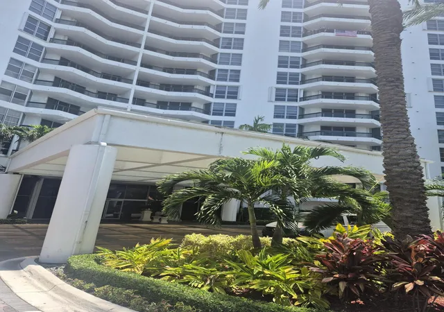 5th image of 3600 Mystic Pointe Dr #1202, Aventura, FL 33180 | MLS# B26046021
