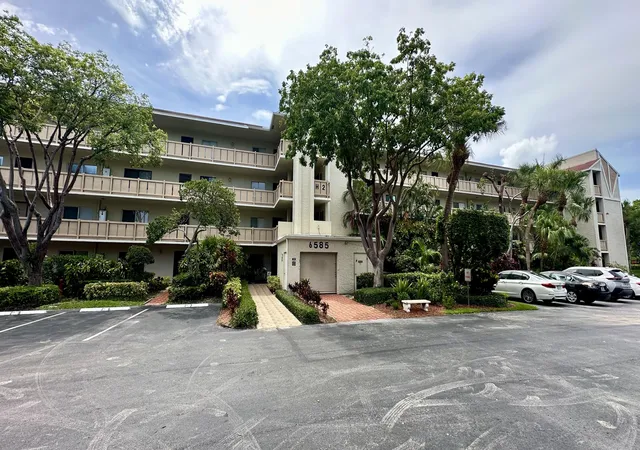 Homes for sale in Delray Beach, FL | 6585 Kensington Ln #Apt 207, Delray Beach, FL 33446 | MLS# B26046077