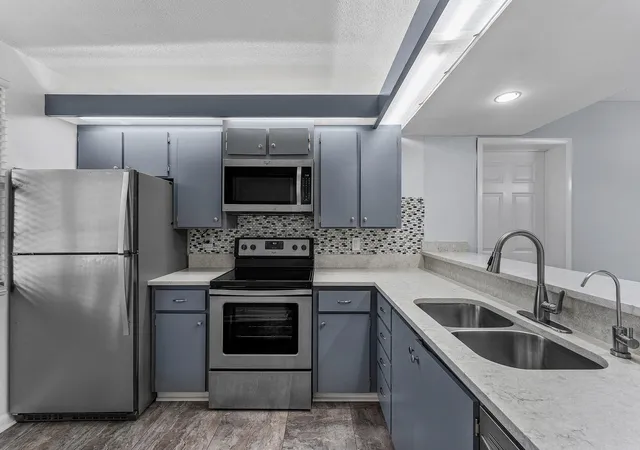 4th image of 6097 Balboa Cir, Boca Raton, FL 33433