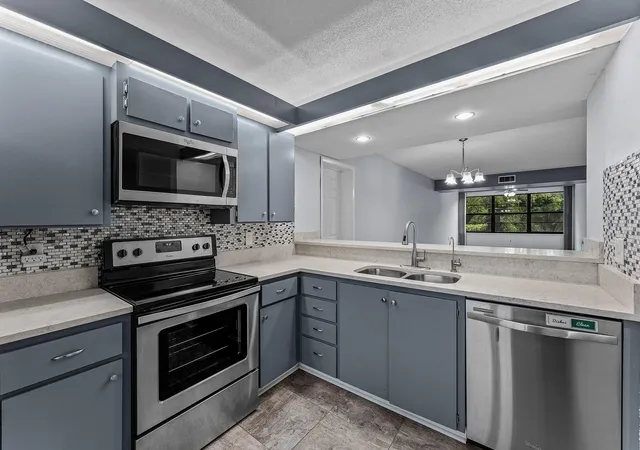 5th image of 6097 Balboa Cir, Boca Raton, FL 33433