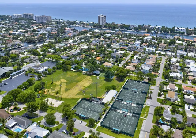 Homes for sale in Lighthouse Point, FL | 2917 Ne 35th Ct, Lighthouse Point, FL 33064 | MLS# B26046241