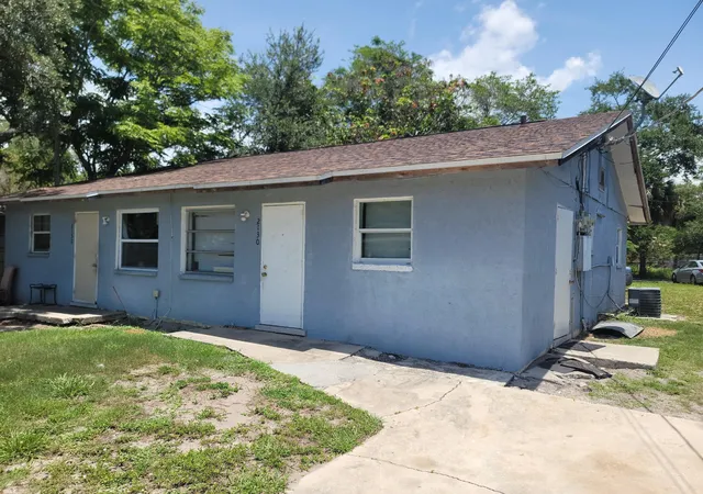 3rd image of 2130 N Orange Ave, Sarasota, FL 34234 | MLS# B26046243