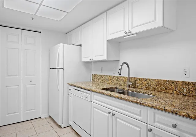 Homes for sale in Royal Palm Beach, FL | 200 N Crestwood Ct N #211, Royal Palm Beach, FL 33411 | MLS# B26046261