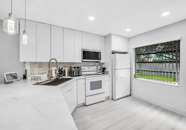 3rd image of 21362 Juego Cir #D, Boca Raton, FL 33433 | MLS# B26046272
