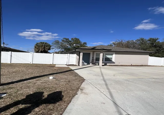 3rd image of 640 E Grapefruit Ave, ,, FL 33850 | MLS# B26046275