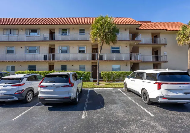 Homes for sale in Deerfield Beach, FL | 700 Se 6th Ave #107, Deerfield Beach, FL 33441 | MLS# B26046333