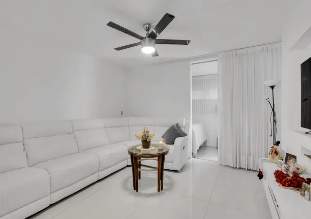 Homes for sale in Deerfield Beach, FL | 700 Se 6th Avenue, Deerfield Beach, FL 33441 | Houzeo