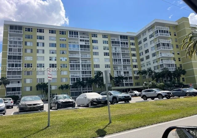 Homes for sale in Hollywood, FL | 4400 Hillcrest Dr #701B, Hollywood, FL 33021 | MLS# A12044648