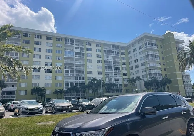 Homes for sale in Hollywood, FL | 4400 Hillcrest Dr #701B, Hollywood, FL 33021 | MLS# A12044648