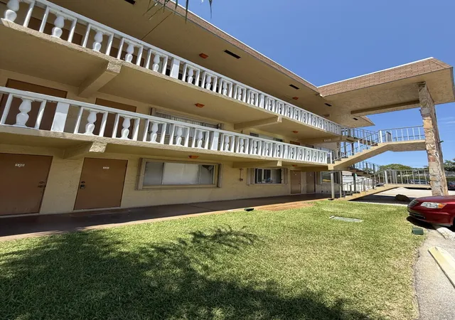 Homes for sale in Palm Springs, FL | 600 Village Green Ct #121, Palm Springs, FL 33461 | MLS# B26046391