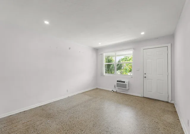 3rd image of 429 Lytle St, West Palm Beach, FL 33405 | MLS# B26046397