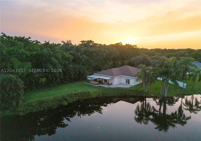 Photo 1 of Single family home for sale at 720 S Old Nob Hill Rd, Plantation, FL 33324 | MLS# A12043157 | Listing updated on 2026-10-09