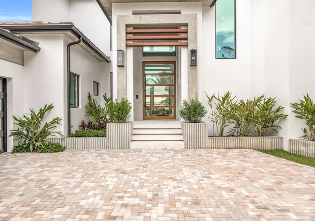 3rd image of 19175 W Riverside Dr, Tequesta, FL 33469 | MLS# B26046431