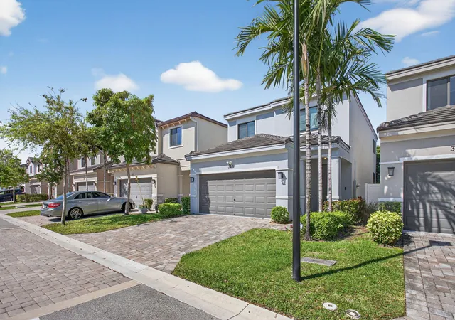 2nd image of 325 Nw 33rd Ln, Pompano Beach, FL 33069 | MLS# B26046458