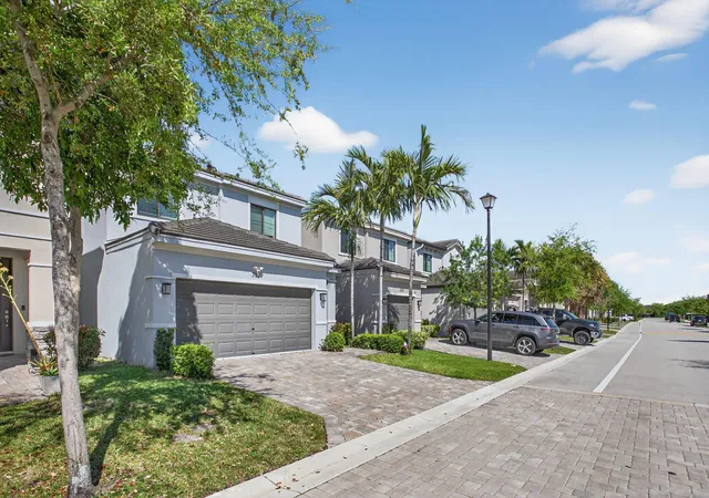Homes for sale in Pompano Beach, FL | 325 Nw 33Rd Ln, Pompano Beach, FL 33069 | MLS# B26046458