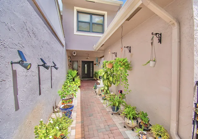 2nd image of 6640 Thornhill Ct, Boca Raton, FL 33433 | MLS# B26046462