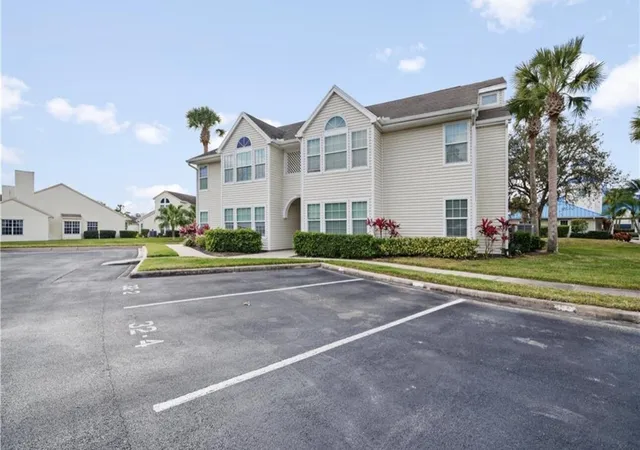 Homes for sale in Vero Beach, FL | 1907 Aynsley Way, Vero Beach, FL 32966 | Houzeo