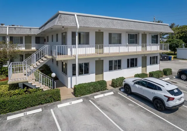 2nd image of 2920 Cynthia Ln, Lake Worth Beach, FL 33461