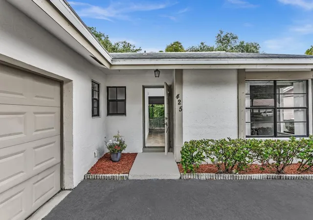 Homes for sale in Coral Springs, FL | 425 Shadow Wood Ln, Coral Springs, FL 33071 | MLS# B26046530