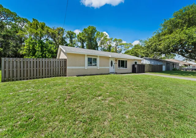 Homes for sale in Vero Beach, FL | 745 21st St Sw, Vero Beach, FL 32960 | MLS# B26046578