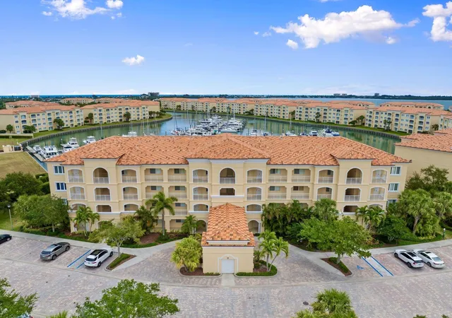 2nd image of 11 Harbour Isle Dr W, Fort Pierce, FL 34949