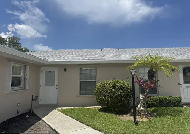 Homes for sale in Lake Worth, FL | 542 Franconia Cir, Lake Worth, FL 33467 | MLS# B26046667