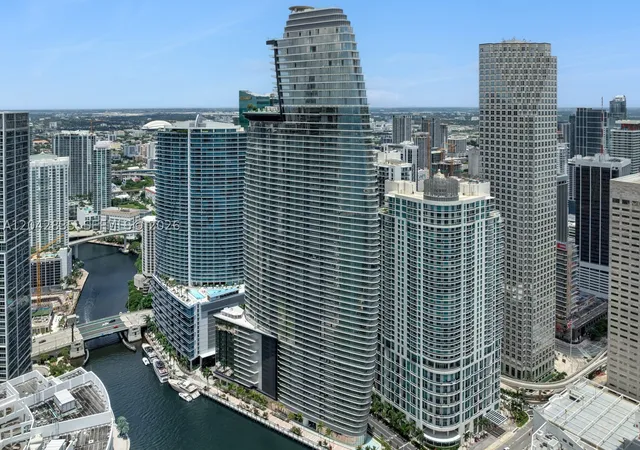 Homes for sale in Miami, FL | 300 Biscayne Boulevard Way, Miami, FL 33131 | Houzeo