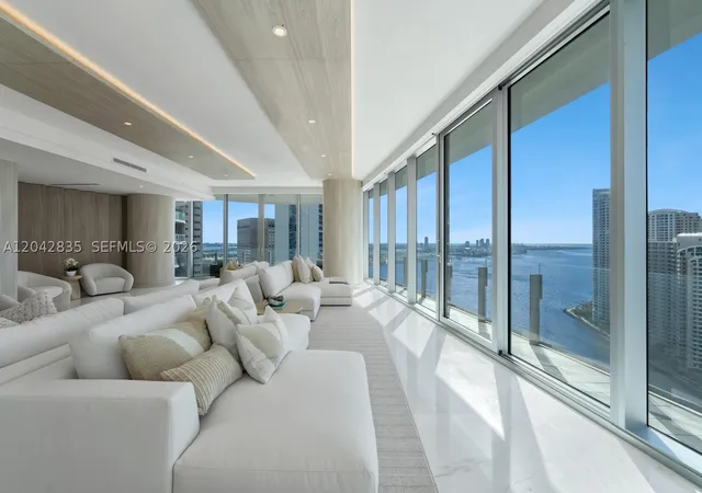 3rd image of 300 Biscayne Boulevard Way #2701, Miami, FL 33131 | MLS# A12042835